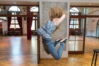 BALLHAUS. TANZSCHULE. FESTSAAL