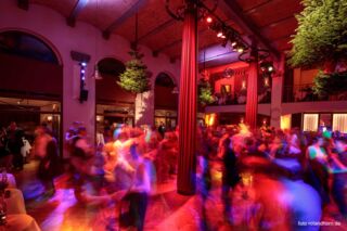 BALLHAUS. TANZSCHULE. FESTSAAL