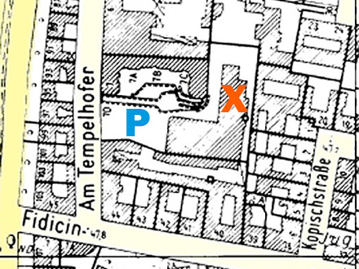 Der Parkplatz am Ballhaus Walzerlinksgestrickt Berlin-Kreuzberg